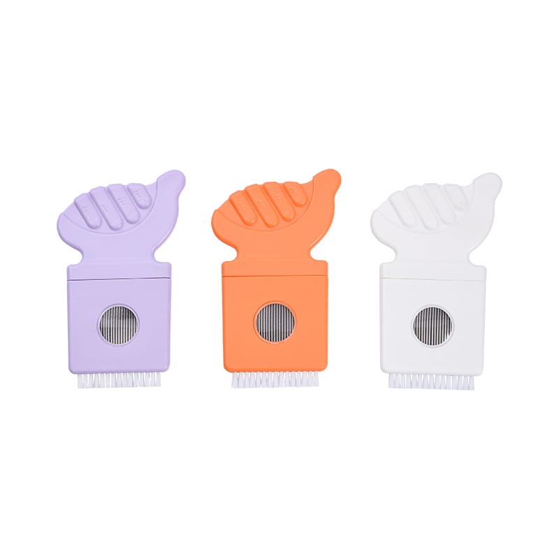 Egy fésű, amely sikeresen eltávolítja a tetveket Egy fésű, amely sikeresen eltávolítja a tetveket