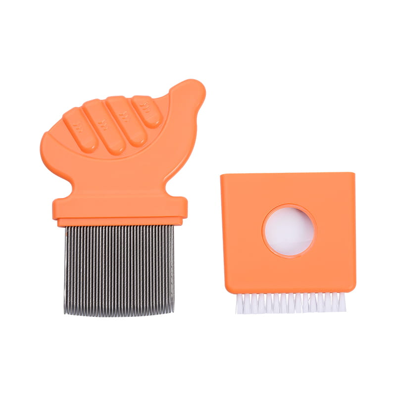 Egy fésű, amely sikeresen eltávolítja a tetveket Egy fésű, amely sikeresen eltávolítja a tetveket